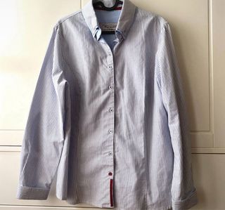 Camisa blanca vintage rayas diolomáticas