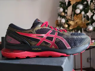 ASICS GEL-NIMBUS 21 Talla 45 Negro/Dorado