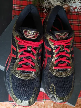 ASICS GEL-NIMBUS 21 Talla 45 Negro/Dorado