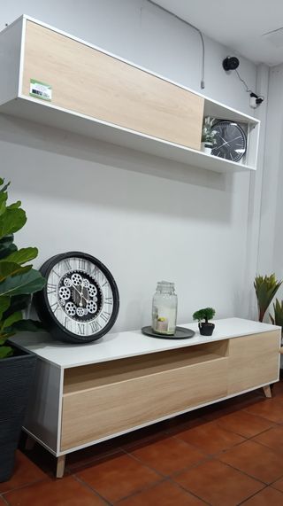 Mueble de salón y estantería flotante