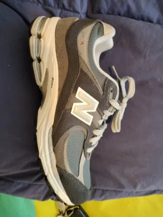 New Balance 2002R Hombre Talla 41.5 Nuevas