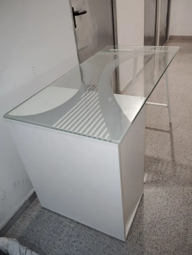 Escritorio Ikea Cristal y Blanco