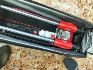 Cortadora de azulejos Rubi