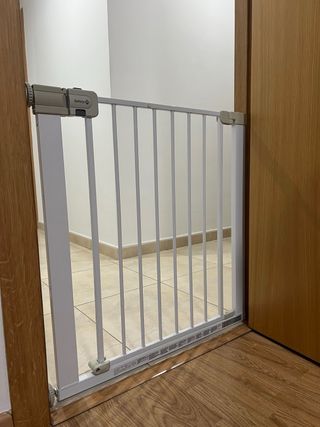 Barrera seguridad bebé Safety 1st