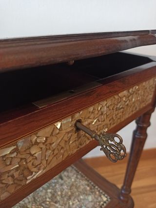 Tocador de madera y Nácar