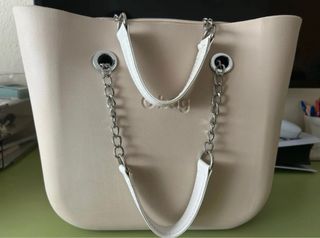 Bolso O Bag Beige con Cadena Plateada
