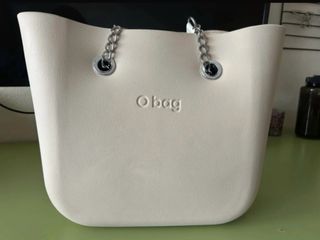 Bolso O Bag Beige con Cadena Plateada