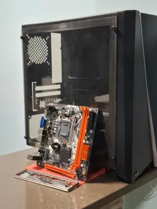 Gabinete y Placa Base PC