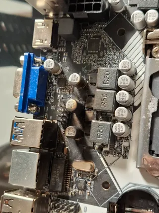 Gabinete y Placa Base PC