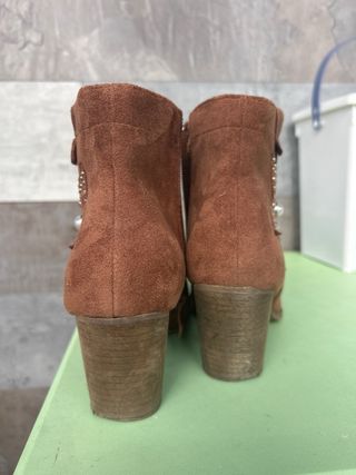Botines ante marrón estrella tachuelas n.38