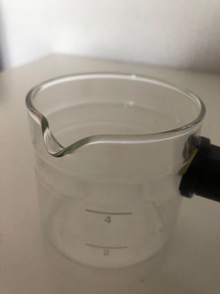 Jarra medidora de vidrio para café