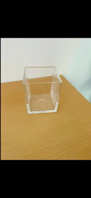 Vaso quadrato in vetro trasparente