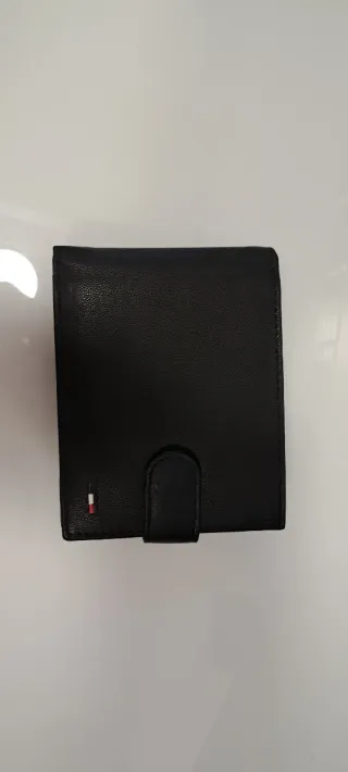 Cartera de Piel Negra