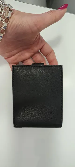 Cartera de Piel Negra
