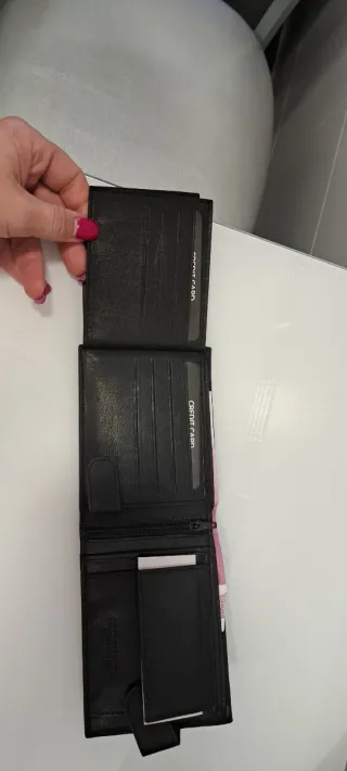 Cartera de Piel Negra