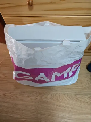 PS4 Blanca 500GB + 2Mandos + 4Juegos caja original