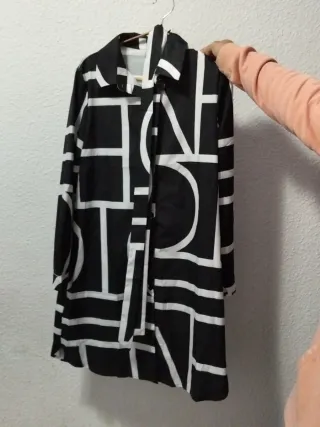 Vestido manga larga estampado blanco y negro sin