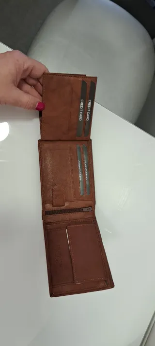 Billetera de piel para caballero