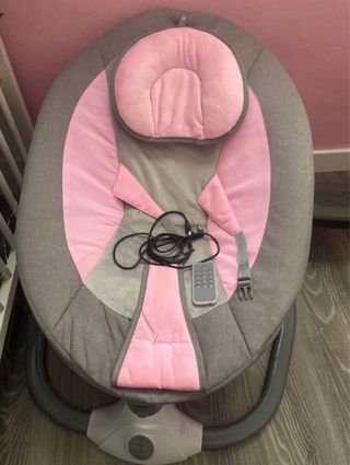 Andador bebé y 2 hamacas una tiene movimiento