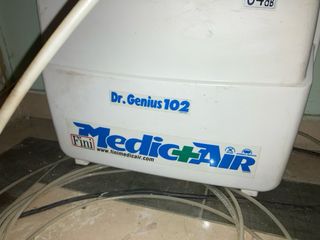 Sillón podólogo azul y blanco de 3 motores.