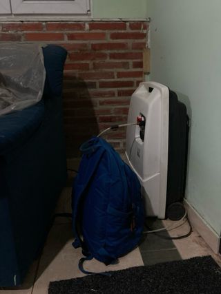 Sillón podólogo azul y blanco de 3 motores.