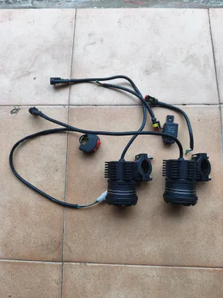 Faros LED Moto con Cableado y Pulsador