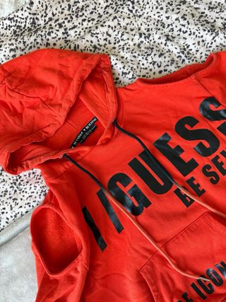 Sudadera Guess Naranja Corta con Capucha