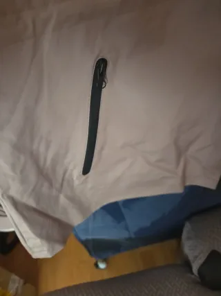 Chubasquero PUFFIT beige con capucha