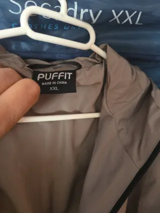 Chubasquero PUFFIT beige con capucha