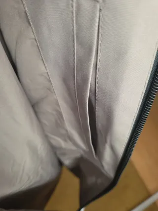 Chubasquero PUFFIT beige con capucha