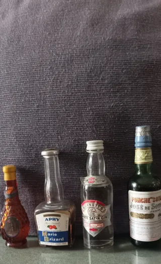 Set di Mini Bottiglie di Liquore in Miniatura