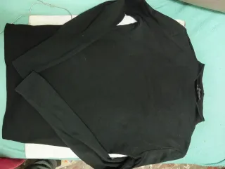 Jersey rayas azul y blanco y otro negro