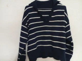 Jersey rayas azul y blanco y otro negro