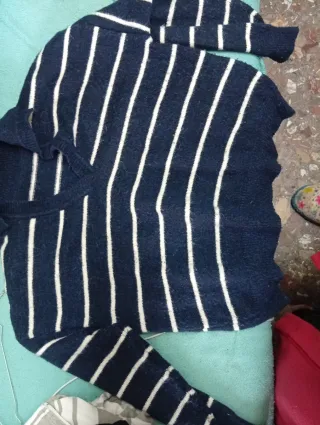 Jersey rayas azul y blanco y otro negro