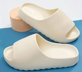 Chanclas Yeezy Beige