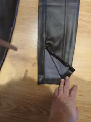 Pantalón polipiel Zara Marrón Talla L