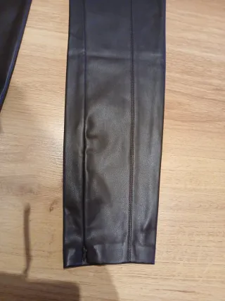 Pantalón polipiel Zara Marrón Talla L