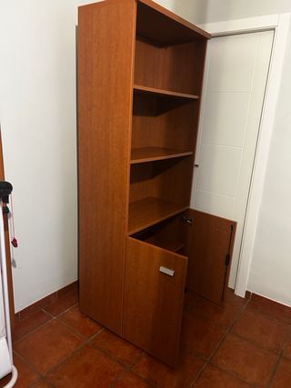 Armario de madera maciza