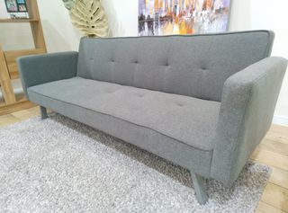 Sofá gris de tela y metal