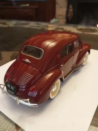 1:17 RENAULT 4CV