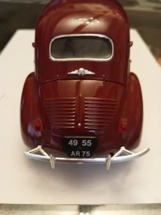 1:17 RENAULT 4CV