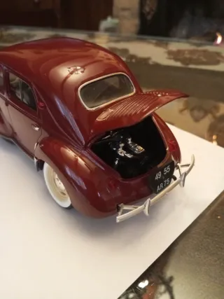 1:17 RENAULT 4CV