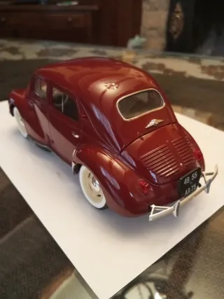 1:17 RENAULT 4CV