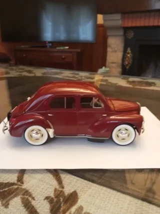 1:17 RENAULT 4CV