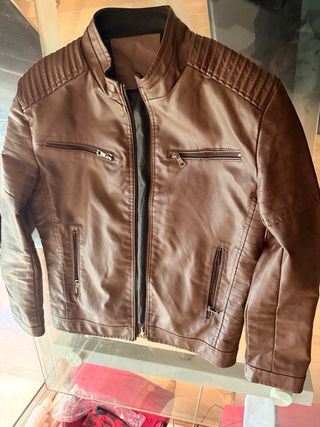 Chaqueta de piel marrón