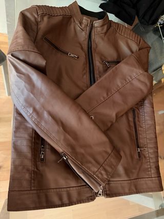 Chaqueta de piel marrón