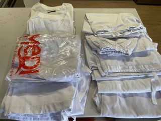 Lote Ropa Laboral Blanca M: Pantalones y Casacas