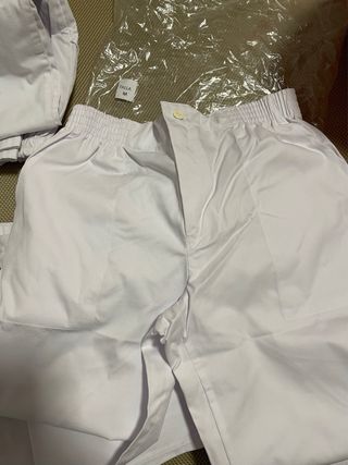 Lote Ropa Laboral Blanca M: Pantalones y Casacas