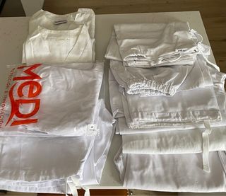 Lote Ropa Laboral Blanca M: Pantalones y Casacas