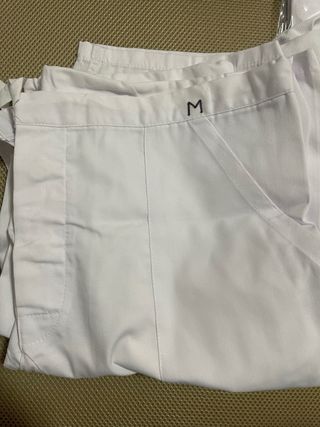 Lote Ropa Laboral Blanca M: Pantalones y Casacas